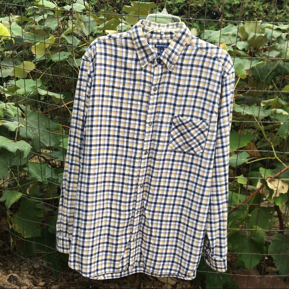 Northcrest Button Down Plaid Flannel Shirt Size L